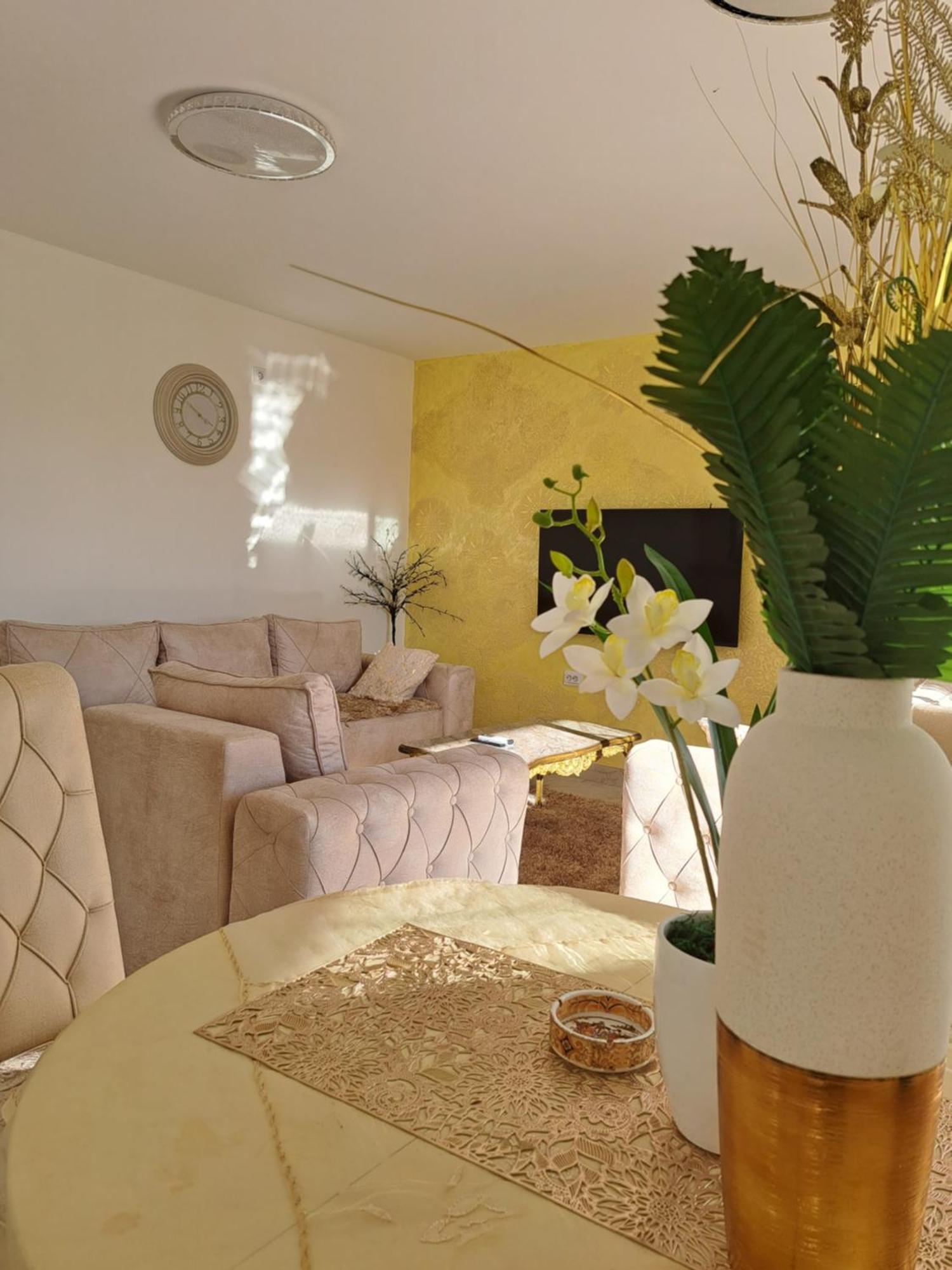 Dina Lux Apartman Jagodina Exterior photo